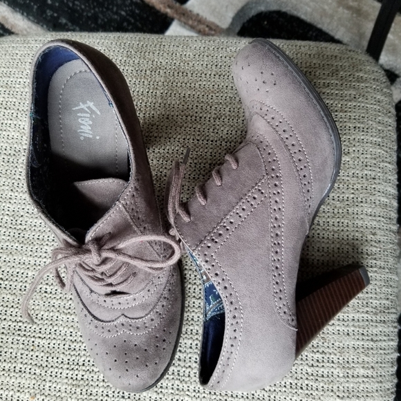 Heels - Picture 2 of 4